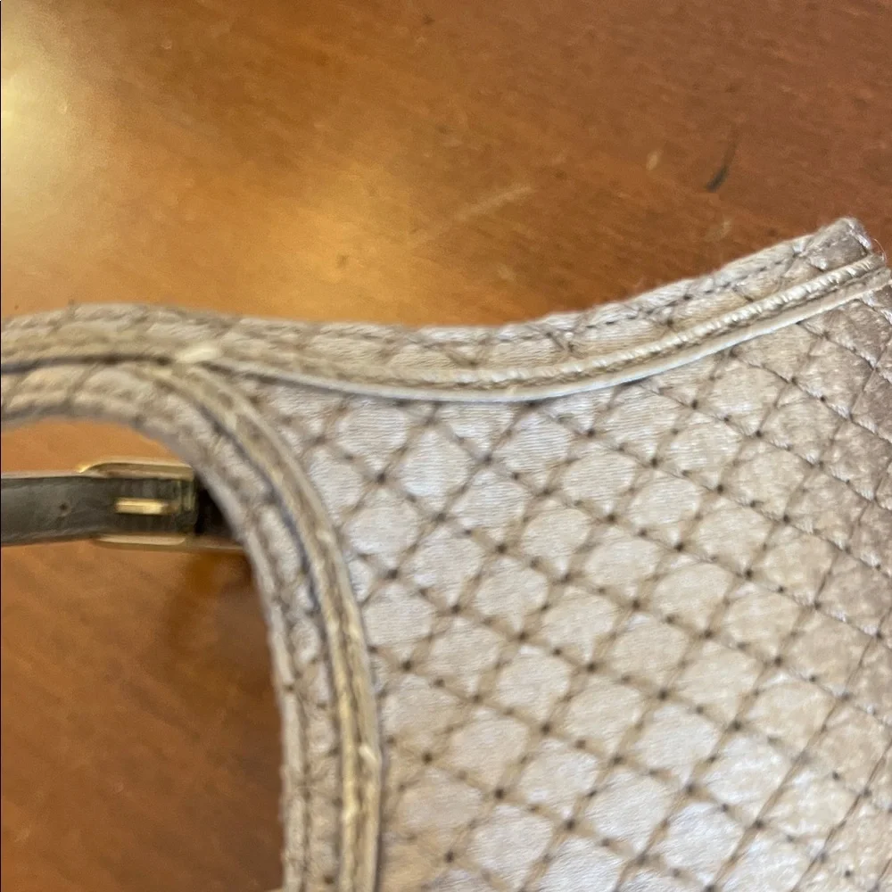 CHANEL silver/grey Textured Heels - Picture 6 of 13